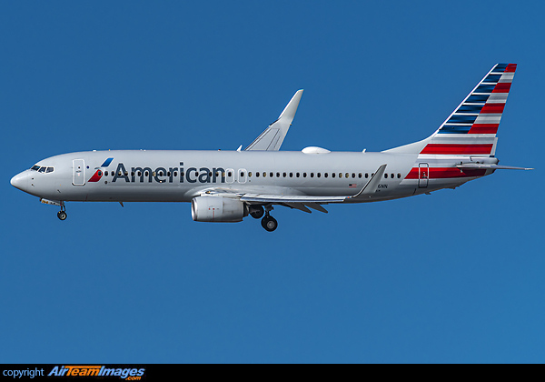 Boeing 737-823