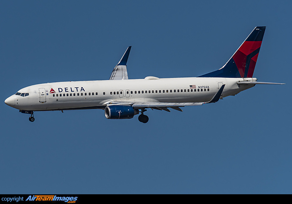 Boeing 737-832