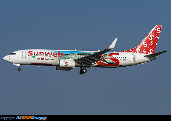 Boeing 737-8K2