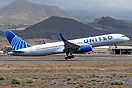 Once again, United Airlines resumes the New York Tenerife Sur route, w...