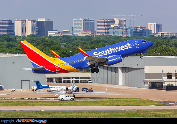 Boeing 737-7H4