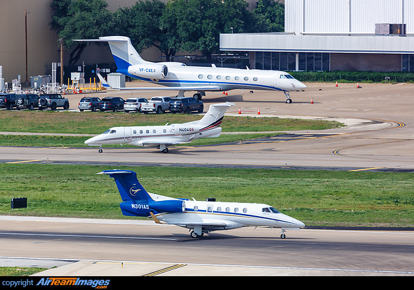 Embraer Phenom-300