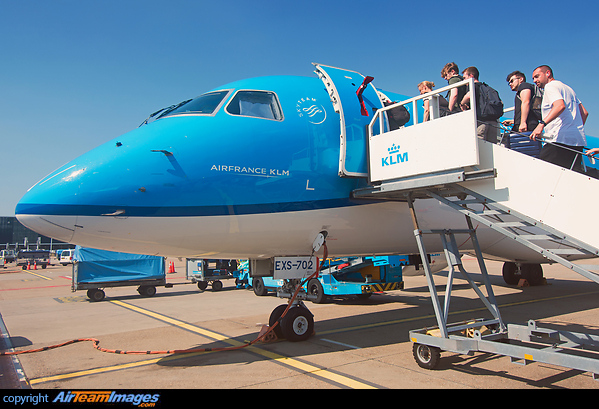 Embraer ERJ-175STD
