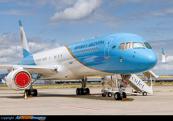 Boeing 757-256