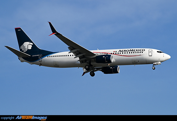 Boeing 737-852