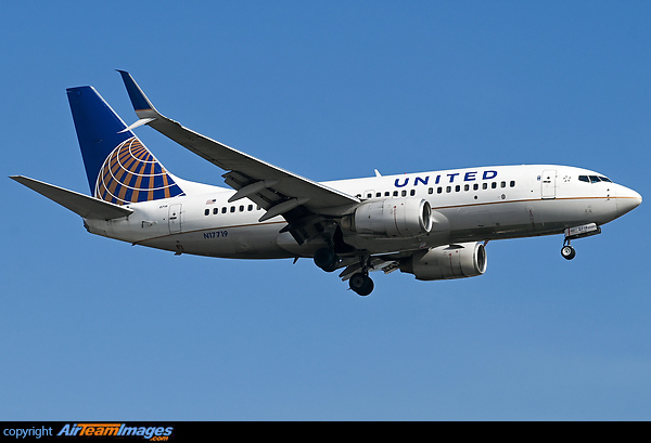Boeing 737-724