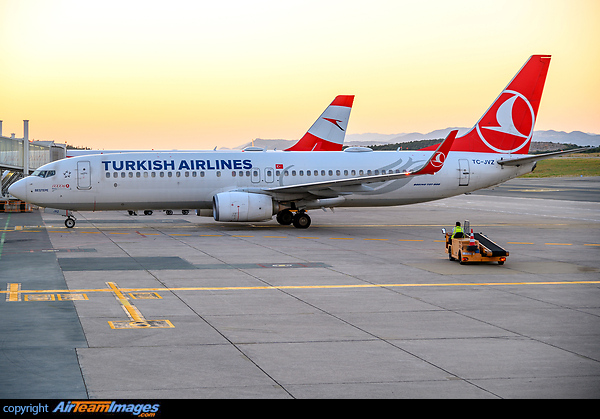 Boeing 737-8F2