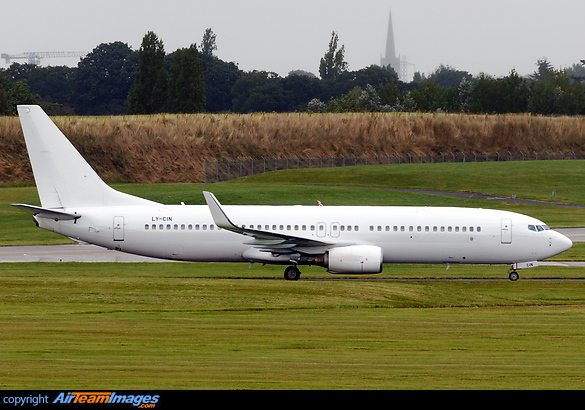 Boeing 737-83N