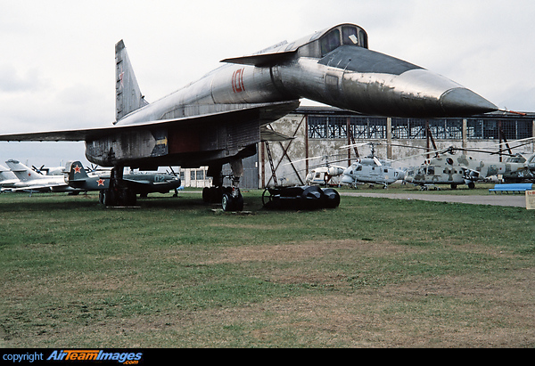 Sukhoi T-4
