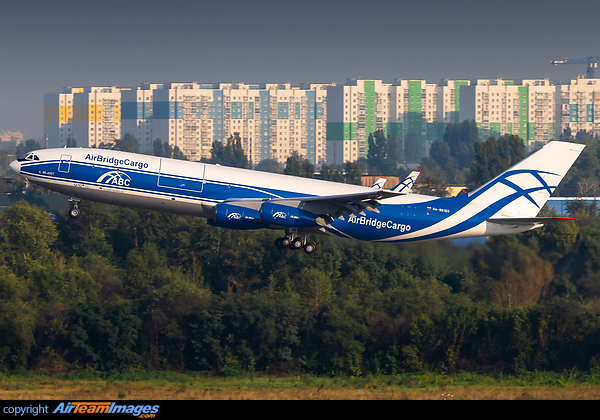 Ilyushin Il-96-400T