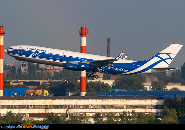 Ilyushin Il-96-400T