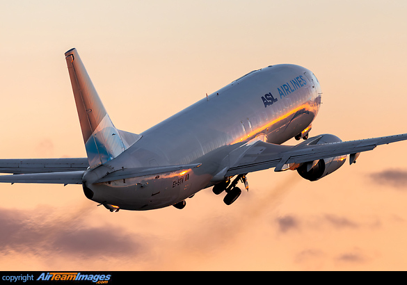 Boeing 737-43Q(SF)