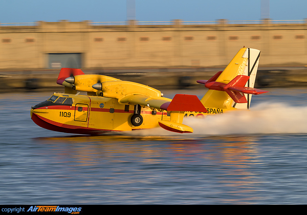 Air resources participated in the great fire on the island of Tenerife Canadair CL-215T