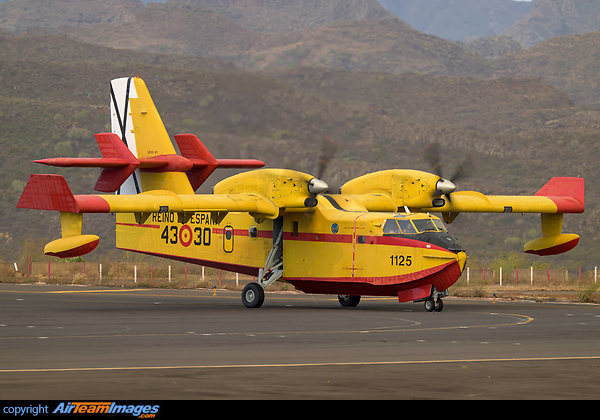 Air resources participated in the great fire on the island of Tenerife Canadair CL-215