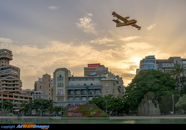 Air resources participated in the great fire on the island of Tenerife Canadair CL-215T