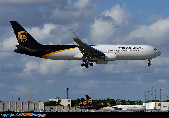 Boeing 767-34AF/ER