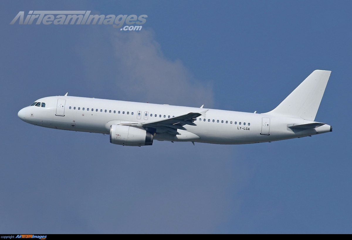Airbus A320-232 - Large Preview - AirTeamImages.com