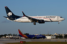 Boeing 737-852