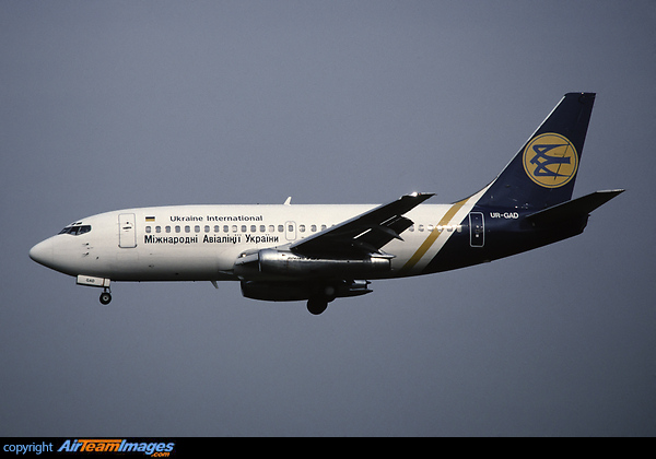 Boeing 737-2T4