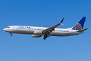 N37408 United Airlines Boeing 737-924(WL) landing at Los Angeles Inter...