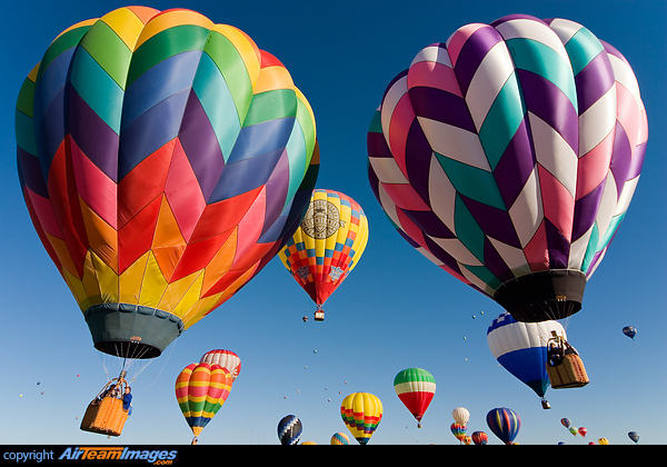 Taken during the Key Grab Competition at the International Balloon Fiesta 2006 being held in Albuquerque, NM. Launch at least one mile away from the field, fly to the field, grab an envelope and you win great prizes! Various Balloons