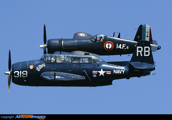 Formation flying with a F4U7 Corsair (F-AZYS) Grumman TBM-3R Avenger